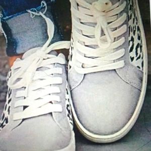 New with Box Women's Sneakers size 8